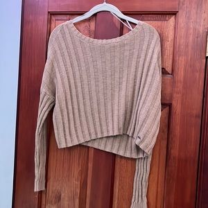 Ruffled long sleeve hollister crop top
